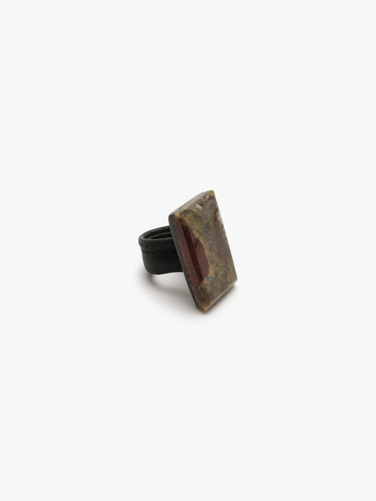 Ring: agate, horn, leather