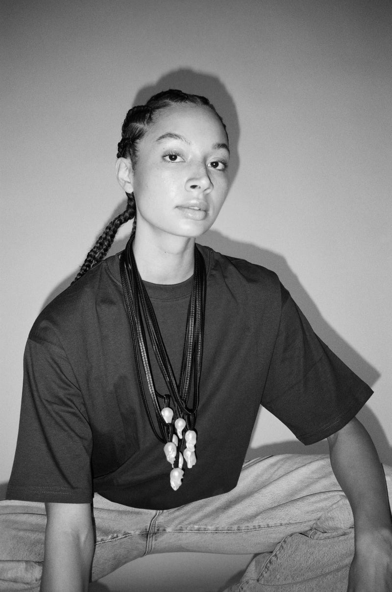 Albéa necklace: baroque pearls, leather