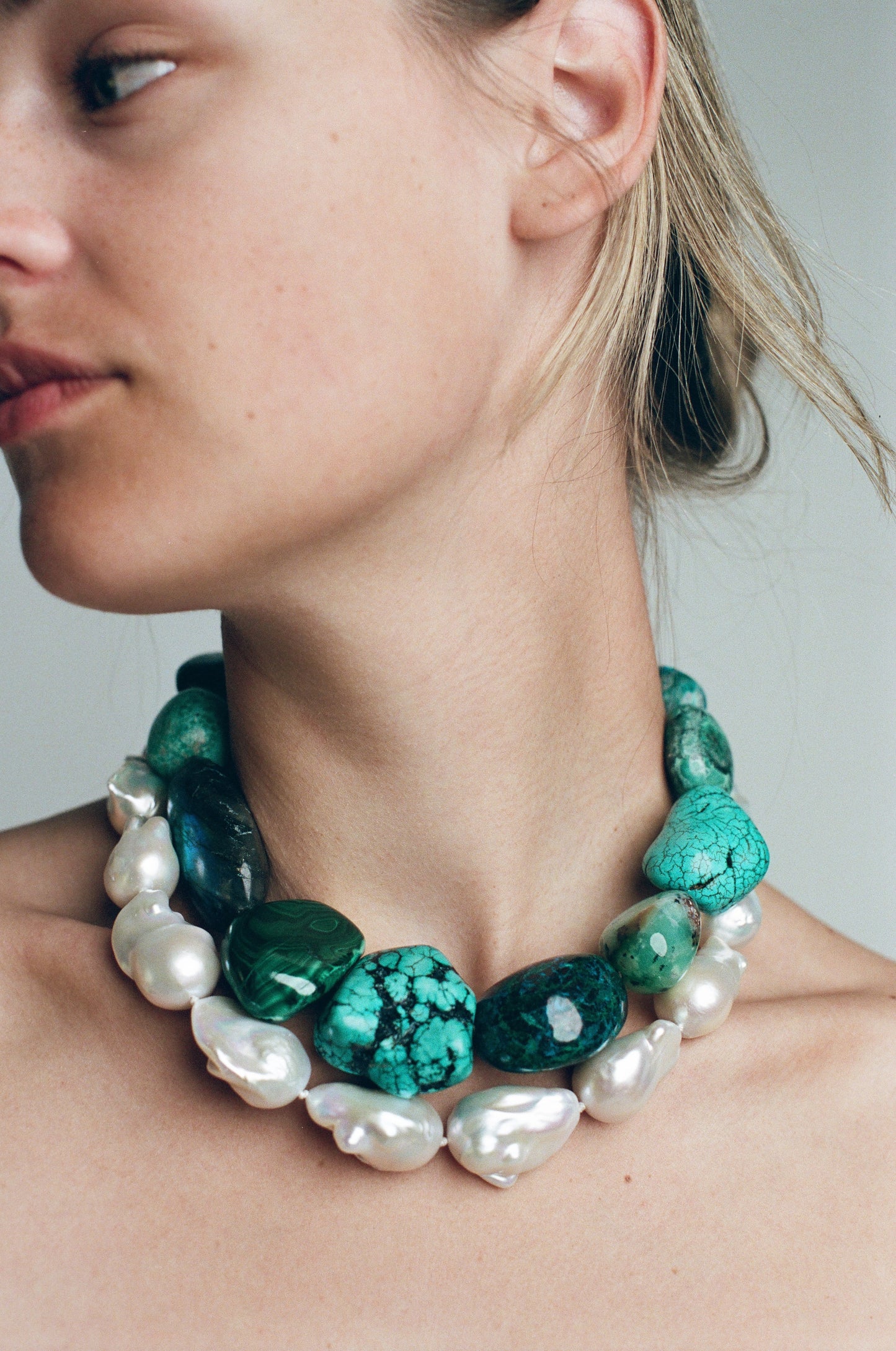 Necklace in baroque pearls