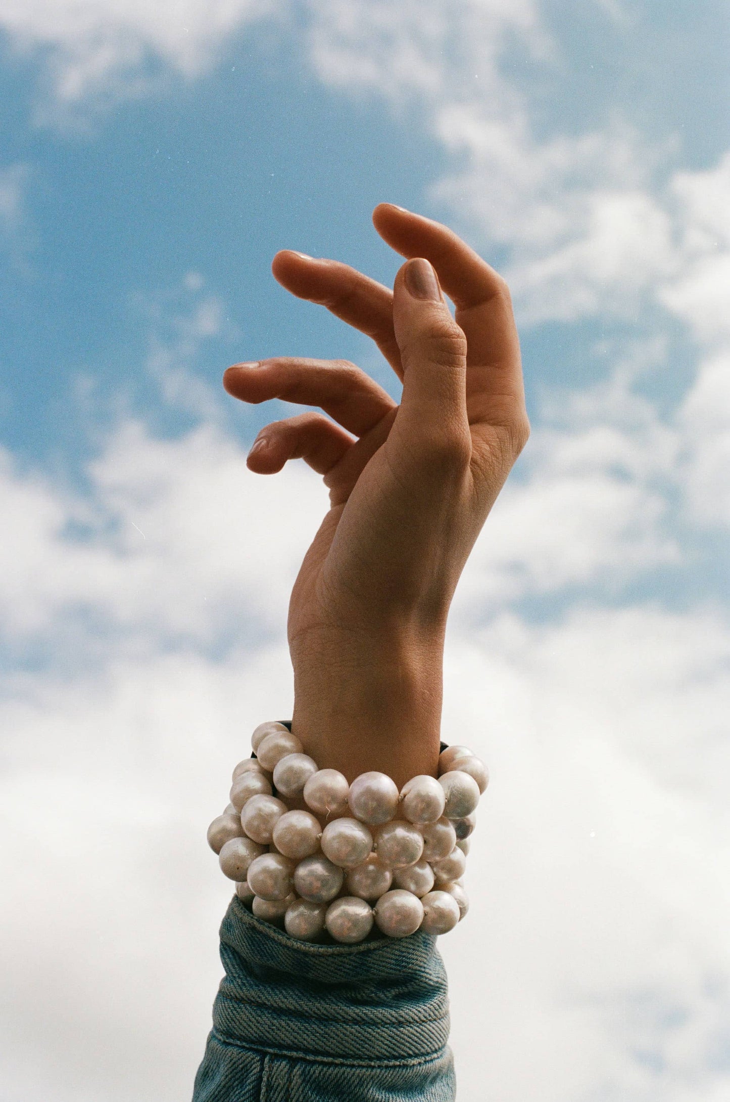 Bracelet in ebony and pearls