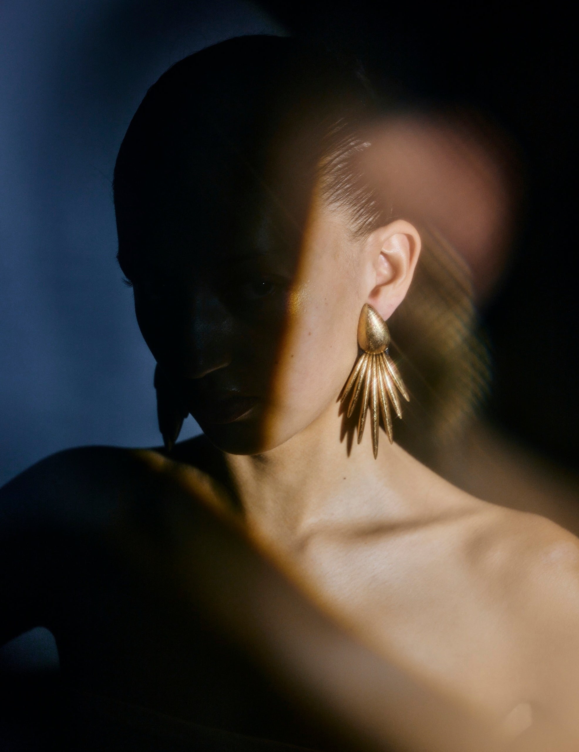 Quasi earring: acaia, goldfoil