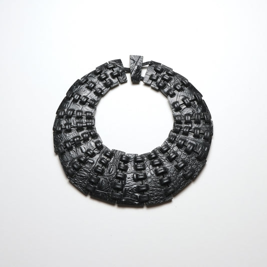 Necklace in kamagong and leather