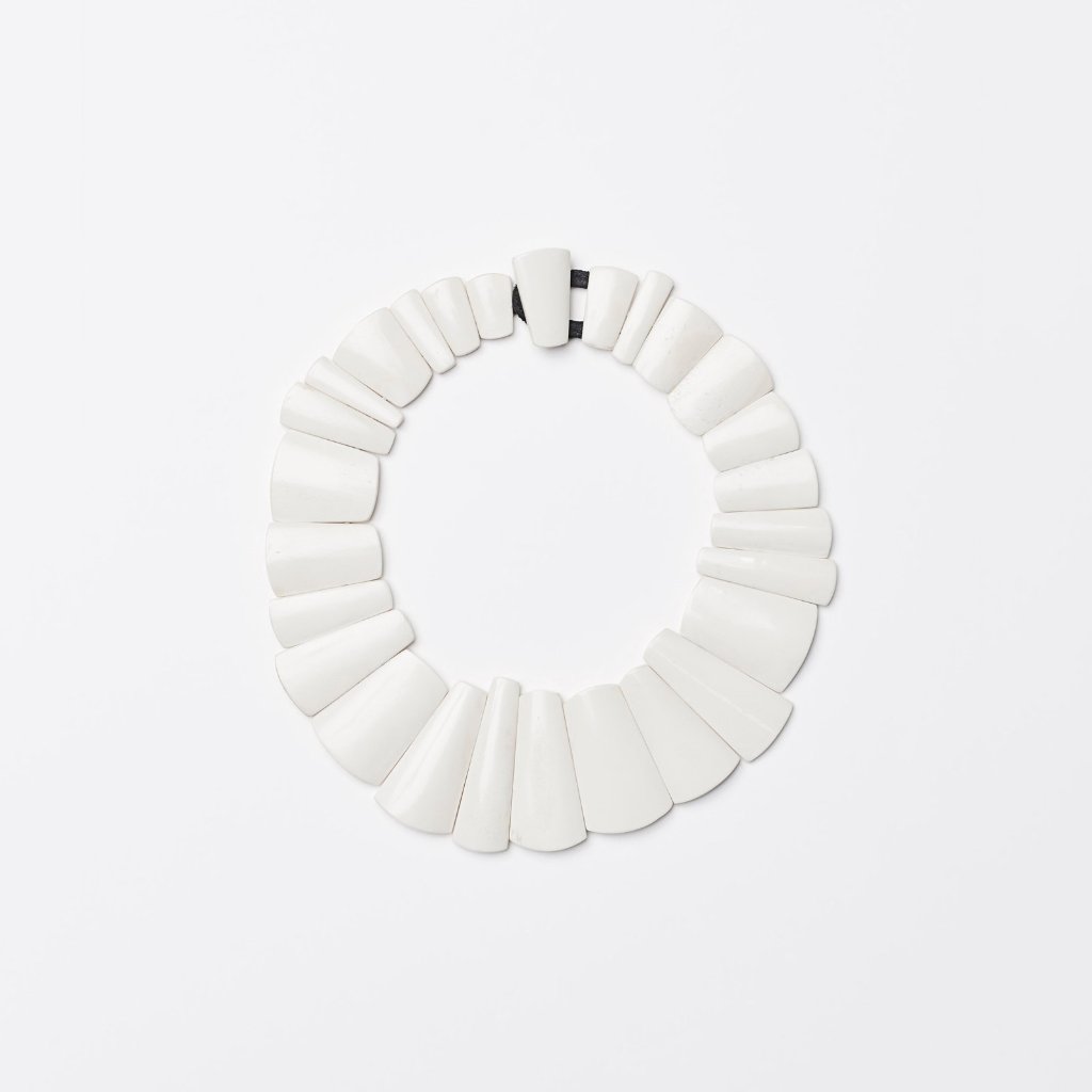 Necklace in white bone