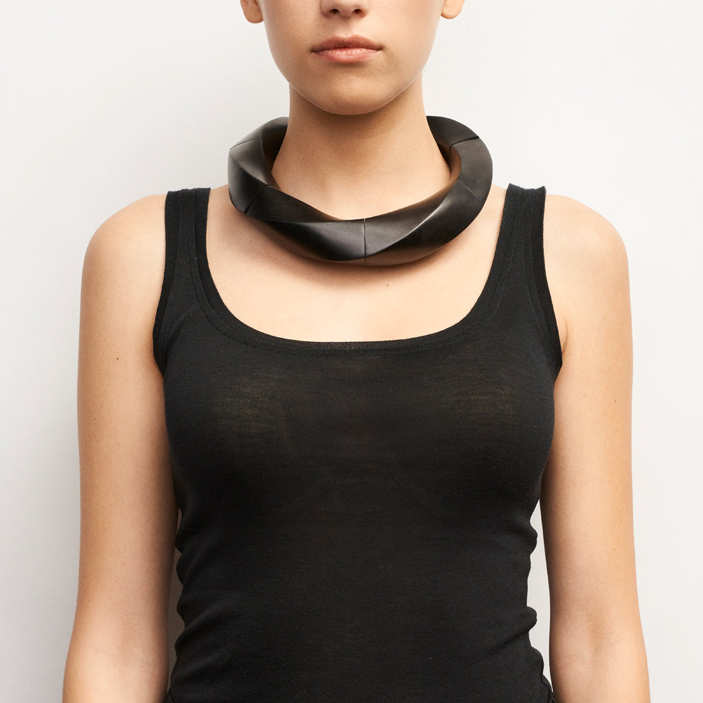 Katherine necklace: black