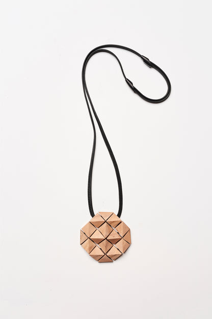 Brindisi pendant in acacia and leather