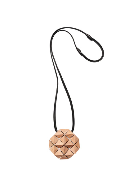 Brindisi pendant in acacia and leather