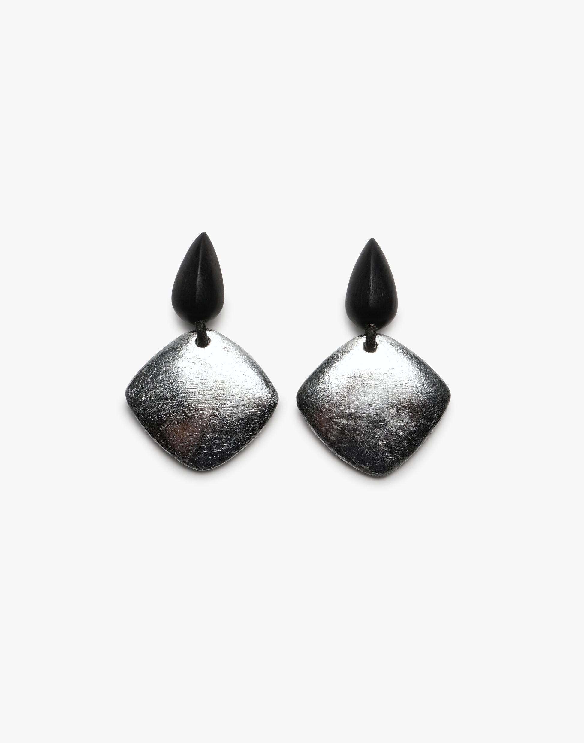Bruta earring: Acacia, silver foil, monies