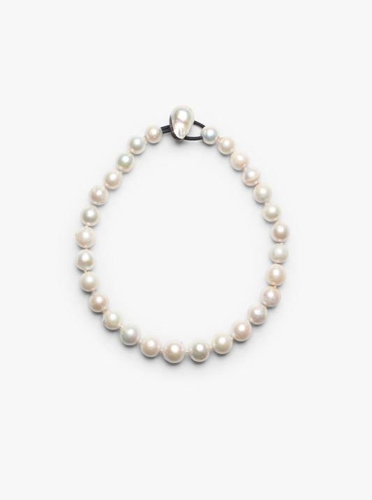 Necklace in fresh water pearls