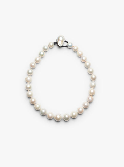Necklace in freshwater pearls