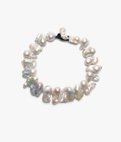Necklace: baroque pearls, Monies