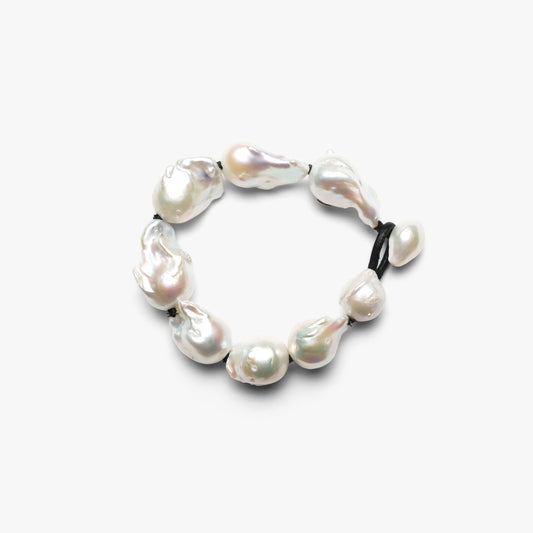 Bracelet in baroque pearls