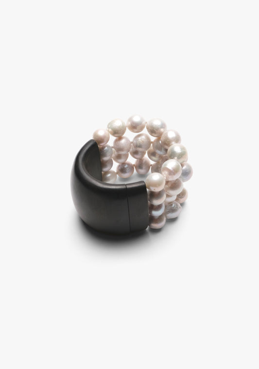 Bracelet in ebony and pearls