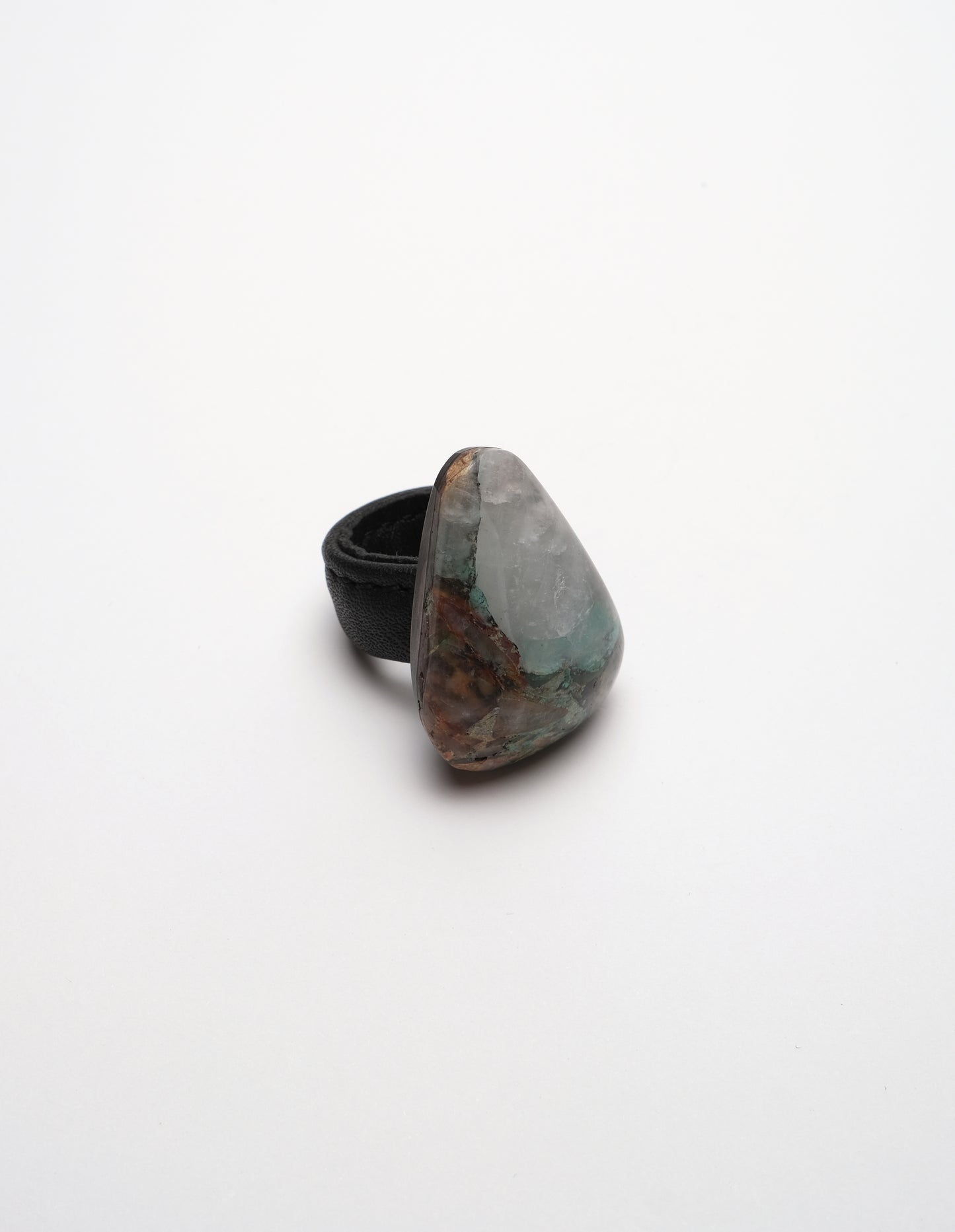 Ring: chrysocolla quartz og læder